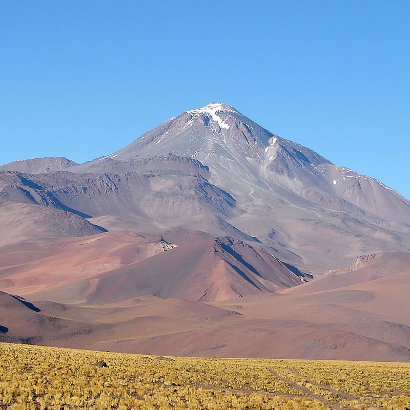 Вулкан Льюльяйльяко в Аргентине. Фото: Dick Culbert